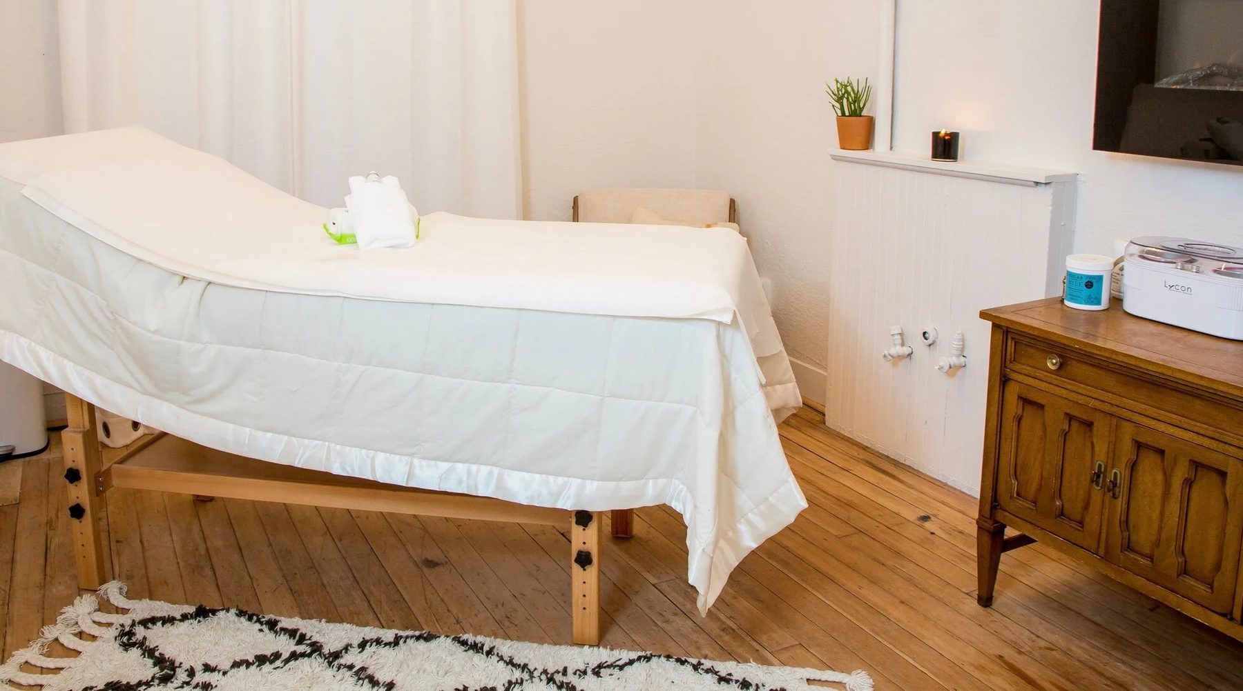 Waxing at AlpineGold in Truckee